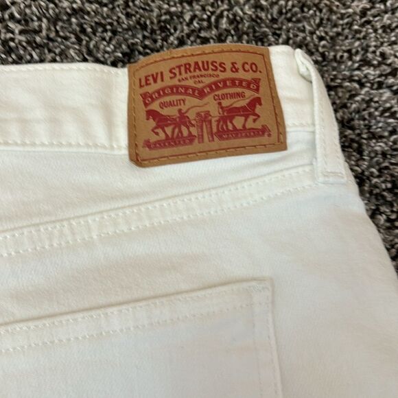 Levi Jean Shorts - Picture 2 of 4